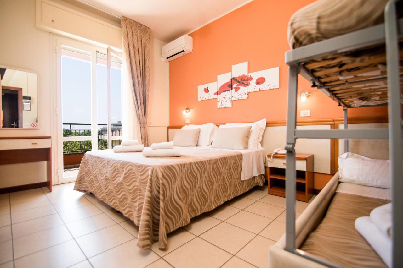 Unique Hotel Чезенатіко Екстер'єр фото