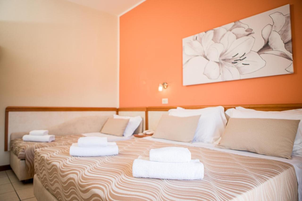 Unique Hotel Чезенатіко Екстер'єр фото